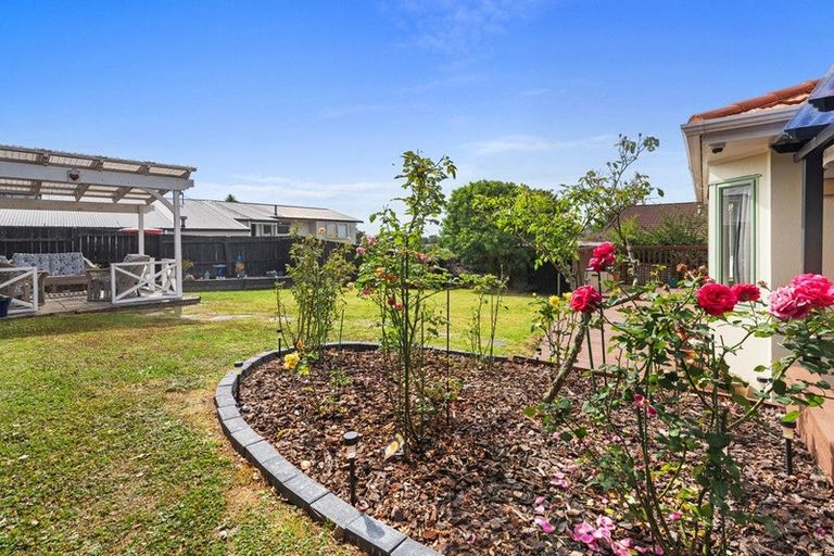 Photo of property in 2/883 East Coast Road, Northcross, Auckland, 0632