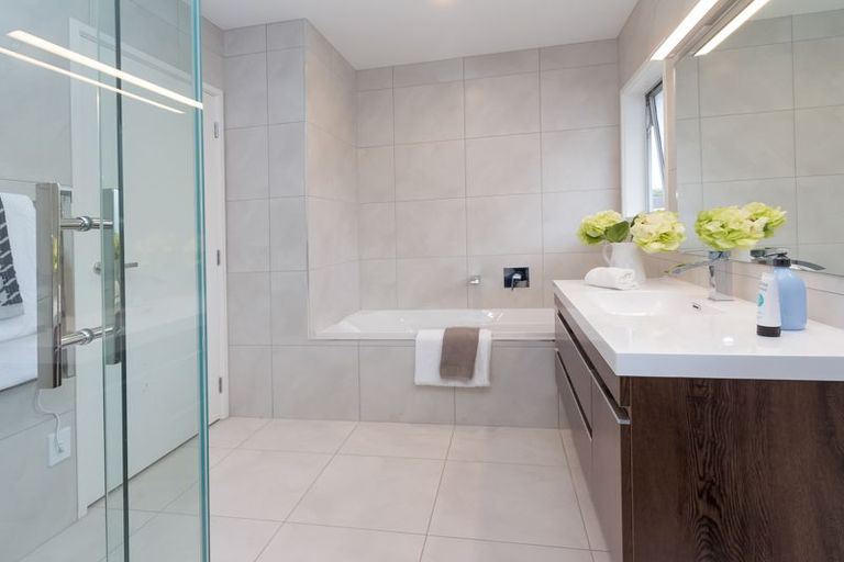 Photo of property in 65 Meadway, Sunnyhills, Auckland, 2010