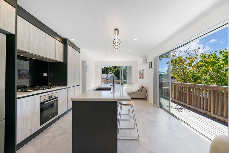 Photo of property in 7/11 Celeste Place, Totara Vale, Auckland, 0627