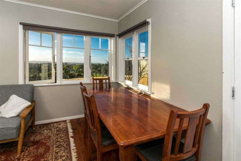 Photo of property in 50 Hobsonville Road, West Harbour, Auckland, 0618