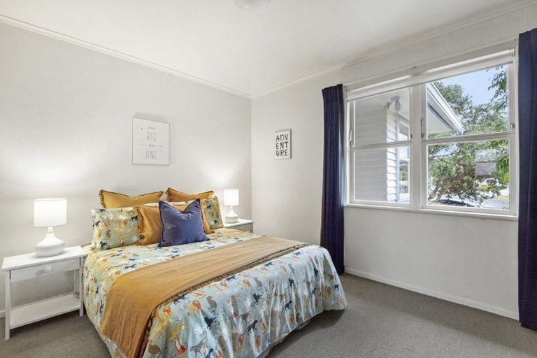 Photo of property in 72 Blakeborough Drive, Forrest Hill, Auckland, 0620