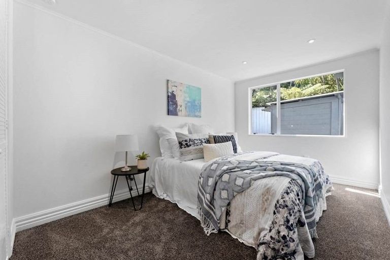 Photo of property in 28 Emlyn Place, Torbay, Auckland, 0630