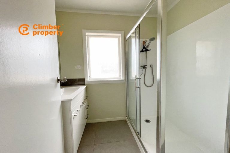 Photo of property in 2 Crystal Avenue, Glendene, Auckland, 0602