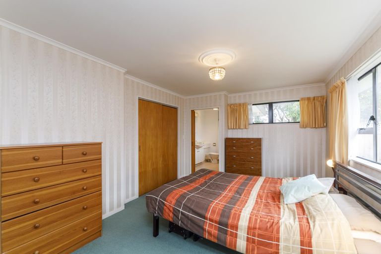Photo of property in 1 Wincanton Place, Awapuni, Palmerston North, 4412