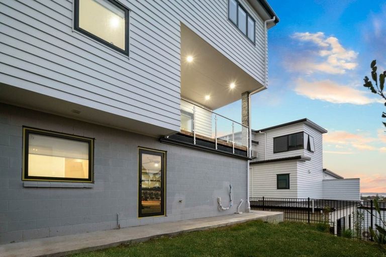 Photo of property in 4223b Great North Road, Glendene, Auckland, 0602