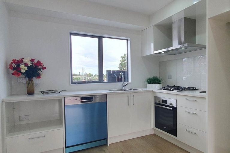 Photo of property in 3 Valour Lane, Papakura, 2110