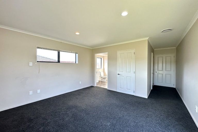 Photo of property in 9 Percy Kinsman Crescent, Riverstone Terraces, Upper Hutt, 5018