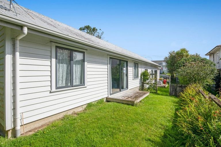 Photo of property in 20 Garfield Road, Helensville, 0800