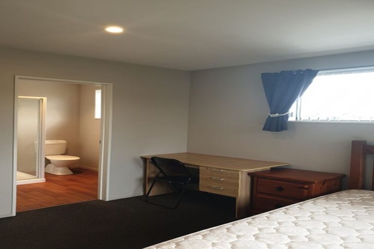 Photo of property in 100 Rattray Street, Riccarton, Christchurch, 8041