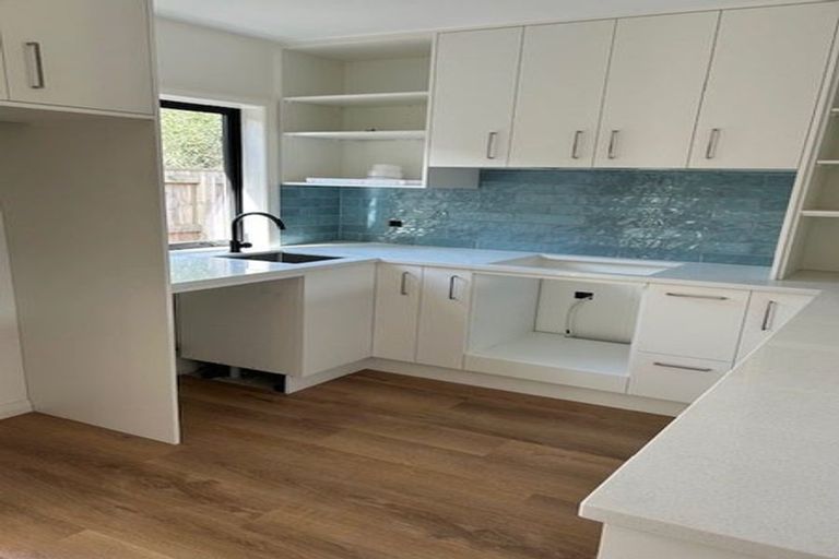 Photo of property in 15 Wainui Avenue, Point Chevalier, Auckland, 1022