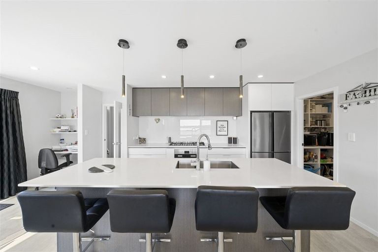 Photo of property in 2 Ihakara Arthur Lane, Aotea, Porirua, 5024