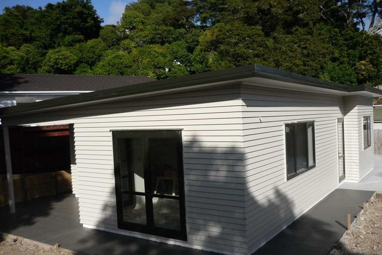 Photo of property in 2 Glucina Place, Glen Eden, Auckland, 0602