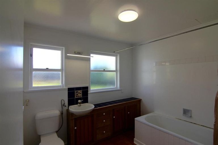 Photo of property in 26 Elizabeth Drive, West Harbour, Auckland, 0618