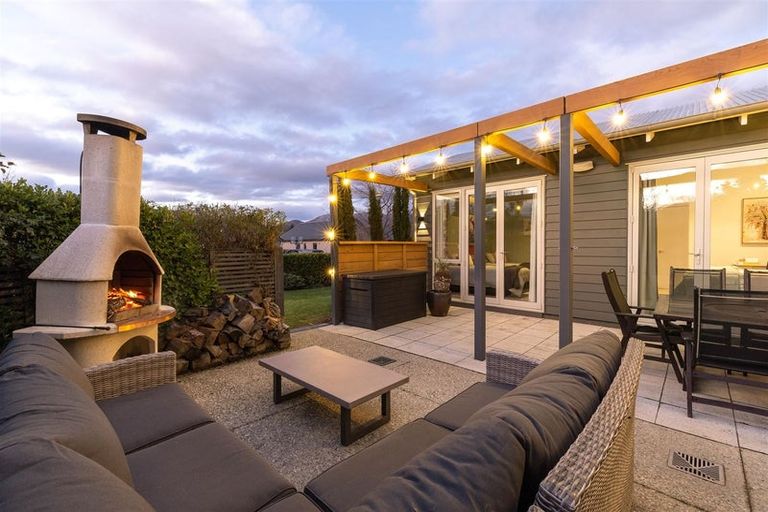 Photo of property in 3 Bridesdale Drive, Lake Hayes, Queenstown, 9304