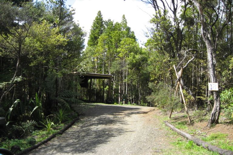 Photo of property in 18 Te Aute Ridge Road, Waitakere, Henderson, 0781