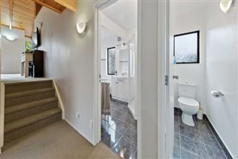 Photo of property in 5 Miramar Place, Pakuranga, Auckland, 2010