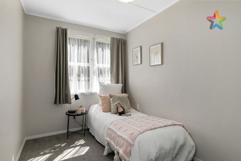 Photo of property in 6 Holborn Drive, Stokes Valley, Lower Hutt, 5019