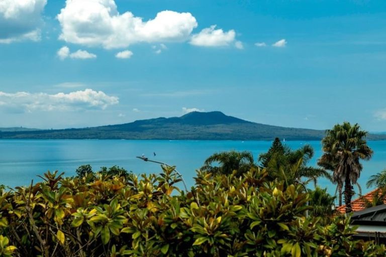 Photo of property in 2a Midway Avenue, Castor Bay, Auckland, 0620