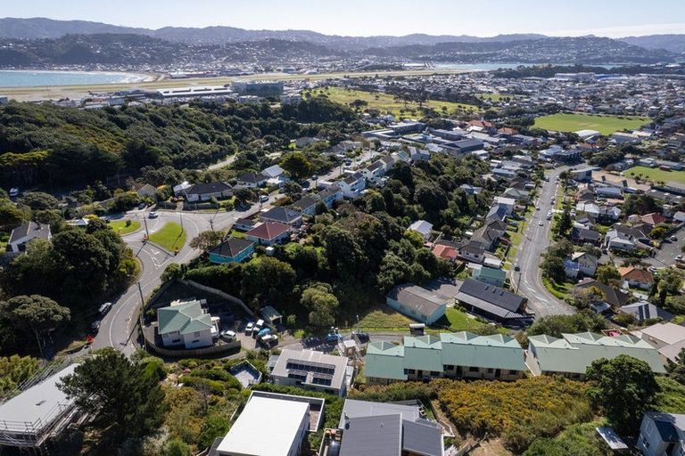 Photo of property in 6 Kastos Way, Strathmore Park, Wellington, 6022