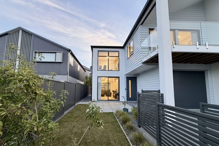 Photo of property in 21 Koreke Close, Kenepuru, Porirua, 5022