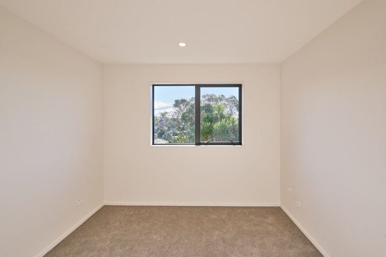 Photo of property in 4/147c Carlisle Road, Northcross, Auckland, 0632