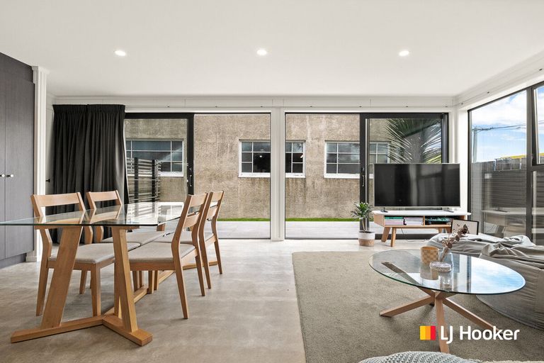 Photo of property in 108 Oxford Street, South Dunedin, Dunedin, 9012