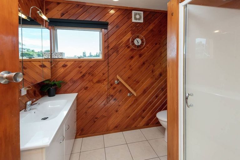 Photo of property in 44 Colmar Road, Mellons Bay, Auckland, 2014