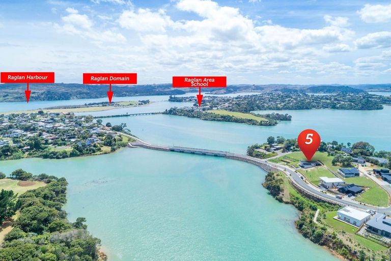 Photo of property in 5 Rangitahi Road, Raglan, 3225