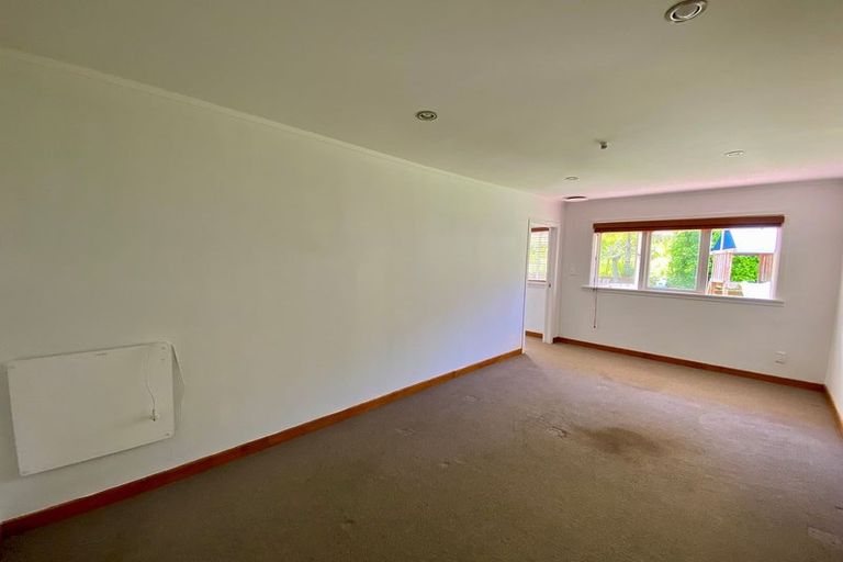 Photo of property in 318 Sturges Road, Henderson Valley, Auckland, 0612