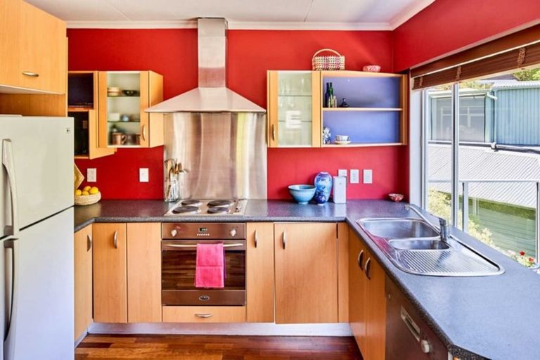 Photo of property in 37 Kotari Road, Days Bay, Lower Hutt, 5013