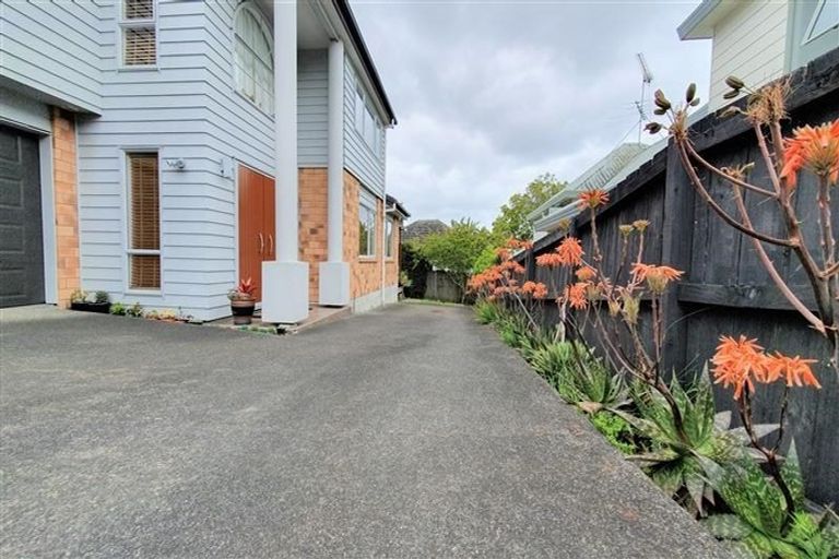 Photo of property in 29a Raleigh Road, Northcote, Auckland, 0627