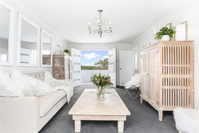 Photo of property in 4a Tiroroa Avenue, Te Atatu South, Auckland, 0610