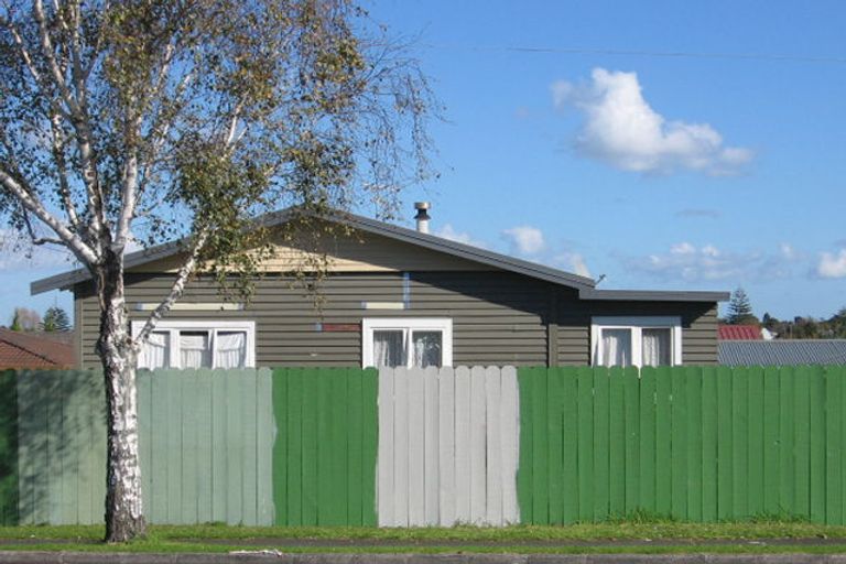 Photo of property in 14 Russell Road, Manurewa, Auckland, 2102