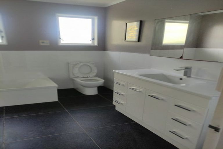 Photo of property in 18 Stonefield Place, Johnsonville, Wellington, 6037