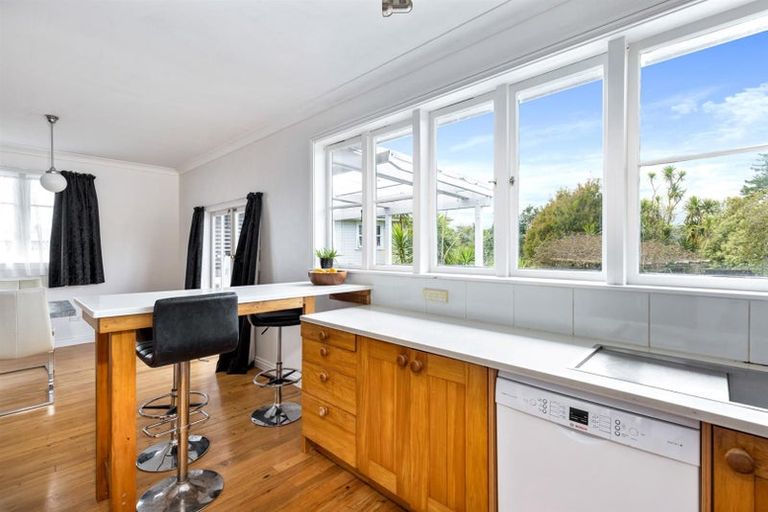 Photo of property in 106 Parkhurst Road, Parakai, 0830