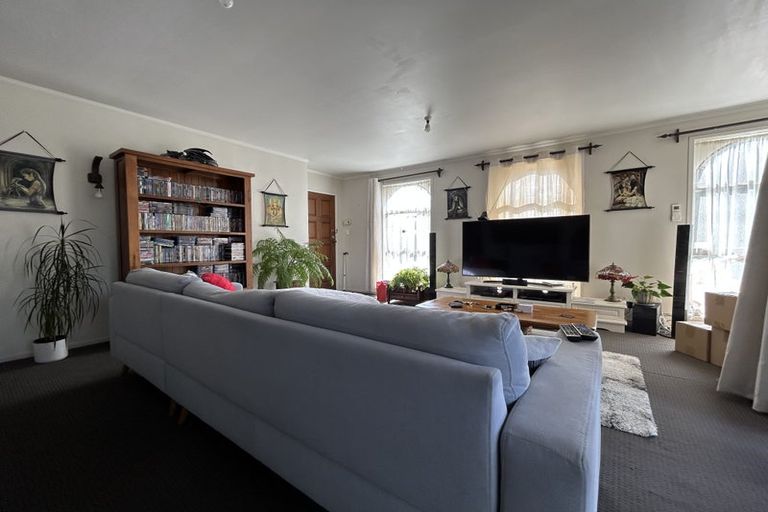 Photo of property in 1/39 Clevedon Road, Papakura, 2110