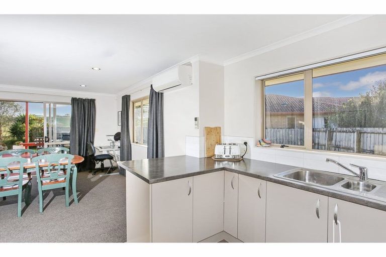 Photo of property in 24 Breaker Grove, Waiuku, 2123