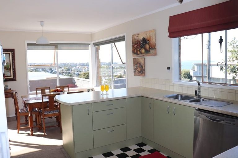 Photo of property in 2/47 Braemar Road, Rothesay Bay, Auckland, 0630
