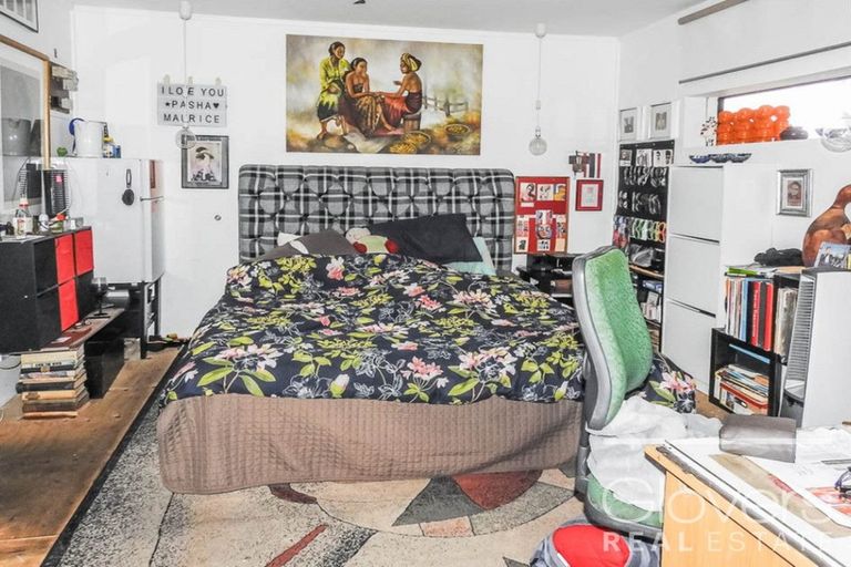 Photo of property in 1/4219 Great North Road, Glendene, Auckland, 0602