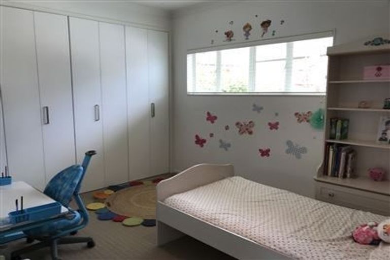 Photo of property in 11 Lismore Way, Oteha, Auckland, 0632