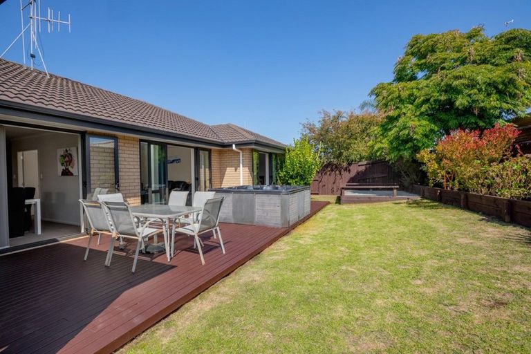 Photo of property in 76 Carrington Drive, Papamoa Beach, Papamoa, 3118