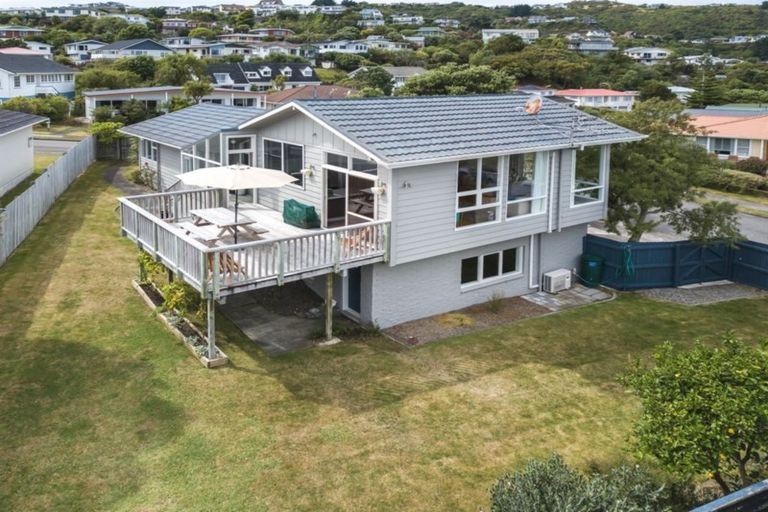 Photo of property in 2 Ayr Place, Papakowhai, Porirua, 5024