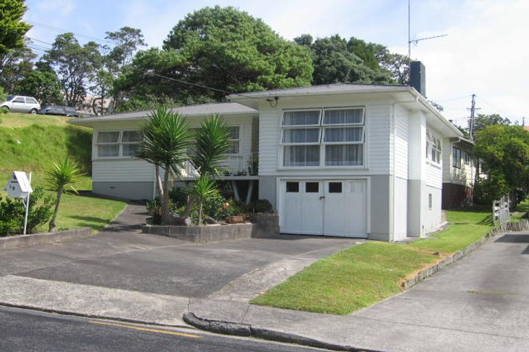 Photo of property in 2/2 Woodall Place, Totara Vale, Auckland, 0627