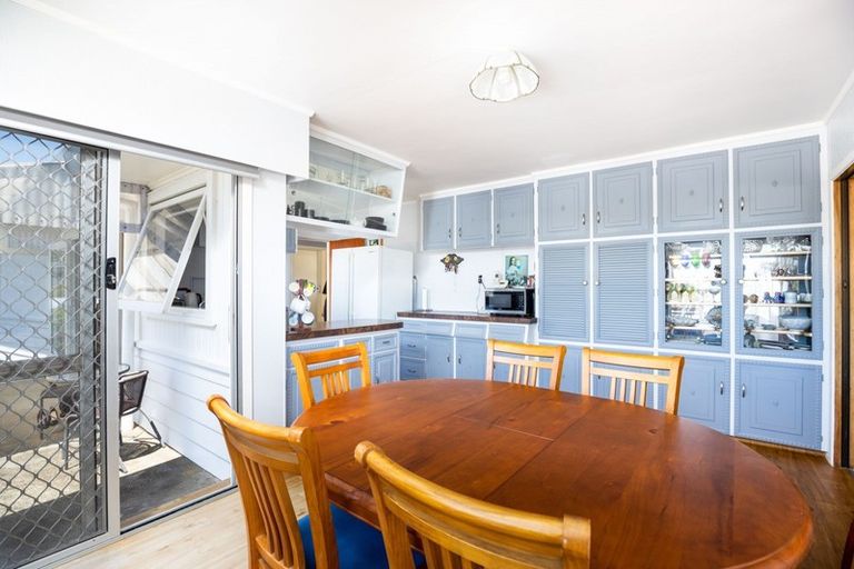 Photo of property in 52 Queens Road, Glen Avon, New Plymouth, 4312