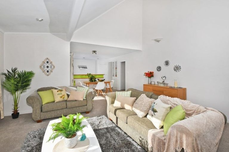 Photo of property in 102 Hatea Drive, Regent, Whangarei, 0112