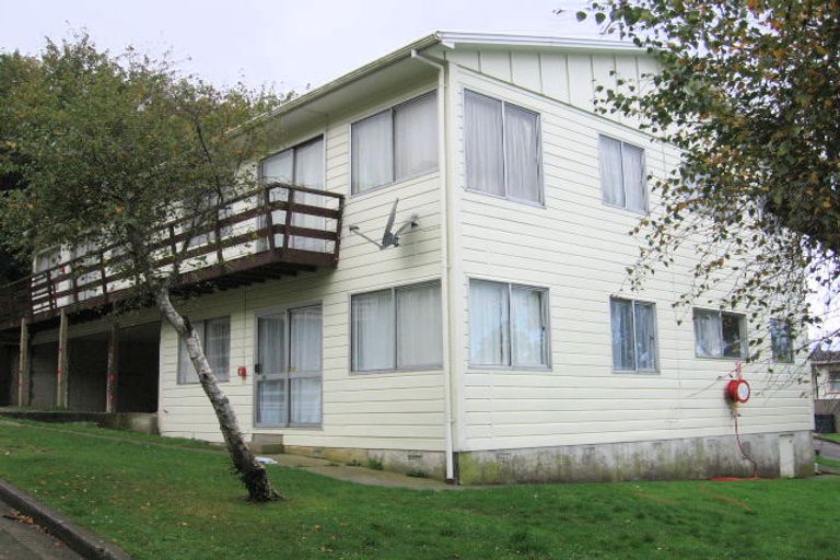 Photo of property in 2-6 Gahagan Way, Newlands, Wellington, 6037