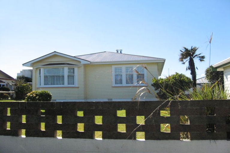 Photo of property in 8 Warburton Street, Karoro, Greymouth, 7805