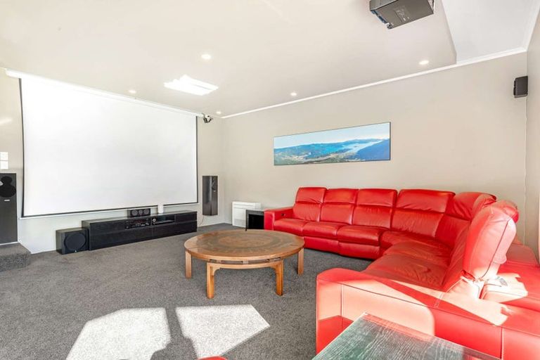 Photo of property in 39 Waikawa Road, Picton, 7220