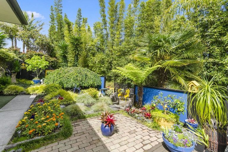 Photo of property in 60 View Ridge Drive, Ranui, Auckland, 0612