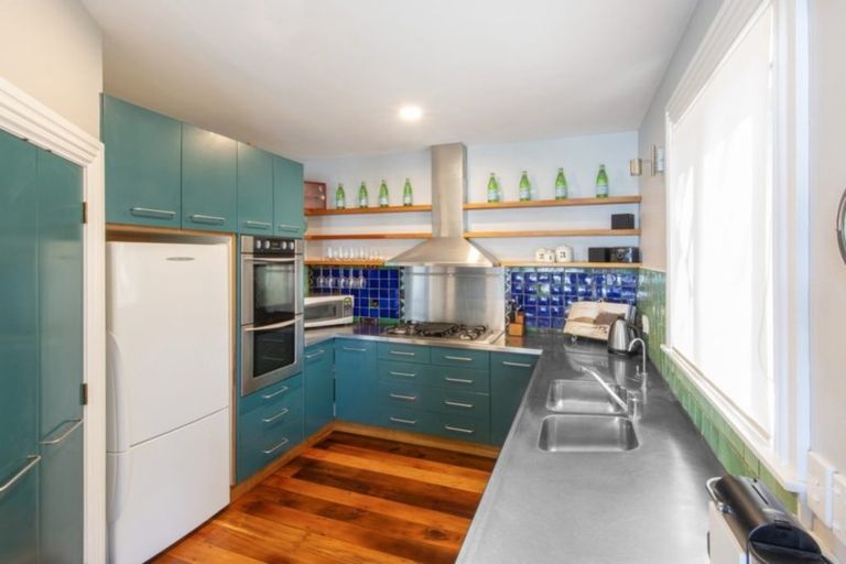 Photo of property in 63 Pretoria Road, Karaka Bays, Wellington, 6022